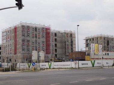 Bulutlu Gün 'de Şehir Geliştirme Alanında İnşaat Altında Modern Konut Binaları