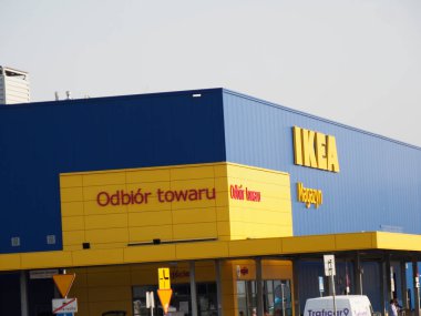 Sarı ve Mavi Dış Gösterişli Büyük IKEA Perakende Mağazası Odbir to waru Müşteri Toplama Bölgesi