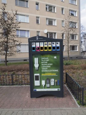 Kullanılan Bataryalar için Yeşil Elektronik Geri Dönüşüm İstasyonu Konut Alanında Bilgi Ekranı