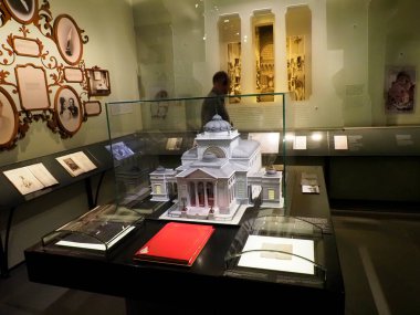 Cam Davalarda Minyatür İnşaat Modeli ve Tarihi Belgelerle Ayrıntılı Müze Sergisi