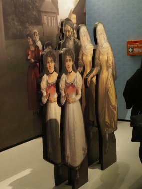 1800 'lü yıllardan kalma Kırsal Yaşam Elbiseleriyle Kadın ve Çocukları Tasvir Eden Tarihi Şekiller Müzesi