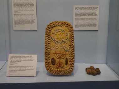 Müze Kültür Sergisi 'nde Dini Sembollerle İşlenmiş Geleneksel Sarı Bal Tarağı Kalıbı