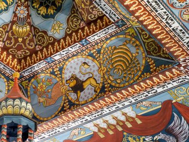 Zenginleştirilmiş Ortaçağ Katedrali Tavanı Astrolojik Görüntülerle süslenmiş Zodiac İşaretleri ve Sembolik Dini Sanatlar