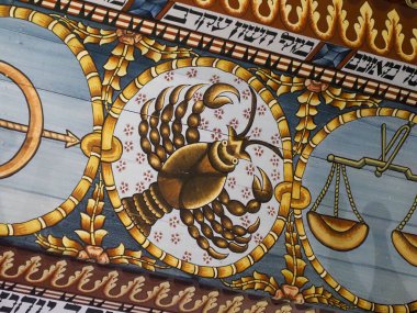 Ortaçağ Tavanı Dekorasyonu Akrep Burcunu Zenginleştiren Astroloji Sahnesinde Adaletin Ölçekleriyle Süsleme Sanatı
