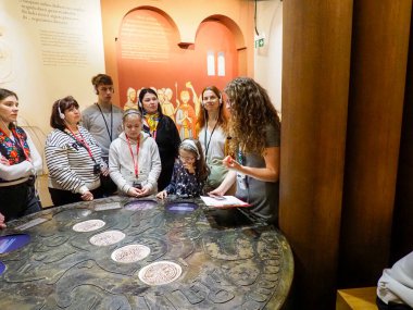 Geleneksel Sinagoga Tapınağı Modeli Müze Sergisi Tarihi Dini Mimarisini Gösteriyor
