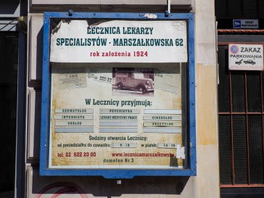 Eski Polonyalı Tıp Uzmanı Şehir Ayarlarında Randevu Bilgileri ve İletişim Detaylarıyla İmza