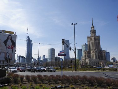 Modern Varşova Gökyüzü Gününde Kültür ve Bilim Sarayı Gökyüzüne Yükseliyor