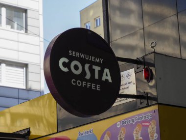 Ticaret Binasının Dış Yüzeyinde Costa Kahve Yuvarlak Logosu Yazısı