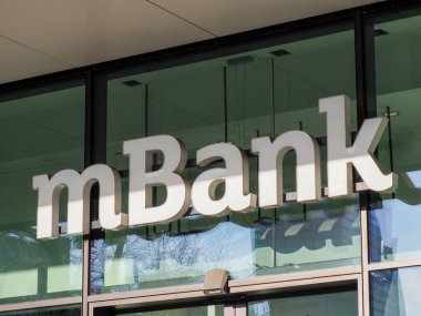Günışığı Şehir Finans Merkezi Cam Cephesinde Modern mBank Kurumsal İmzası