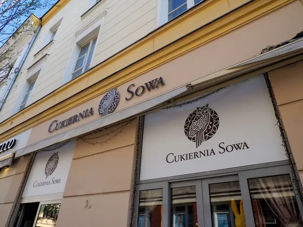 Geleneksel Czerwona Sowa Cafe Mağazası Tarihi Binalar Cephesi Zarif İşaretli