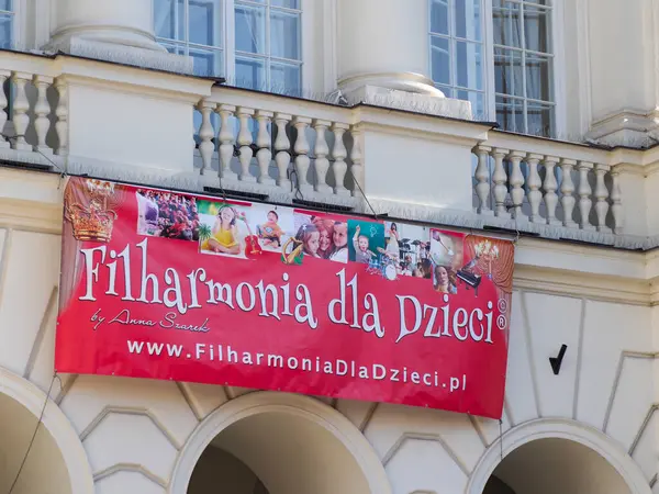 Varşova 'daki Tarihi Binalar Hakkında Çocuk Filarmoni Konseri Reklamları