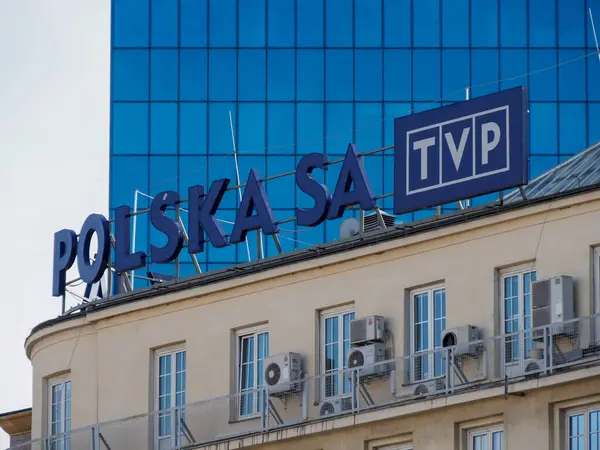 Varşova 'daki Mavi Cam Modern Mimaride 