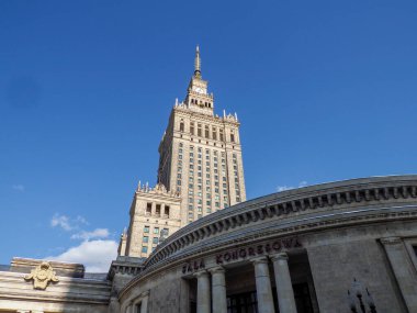 Varşova 'da Mavi Gökyüzüne Karşı Kültür ve Bilim Kulesi