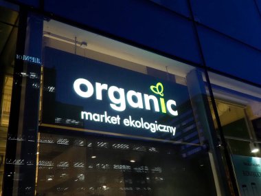 Gece Gösterisinde Aydınlatılmış Organik Piyasa İşareti Çevre dostu Alışveriş Konsepti