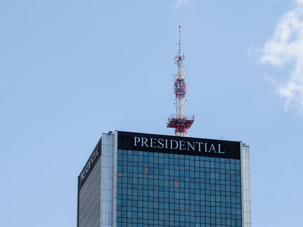 Президентская башня возвышается над Варшавой