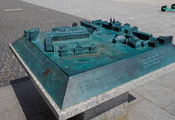 Bronz mimari model gösterimi detaylı tarihi yapı düzeni ve şehir planlama