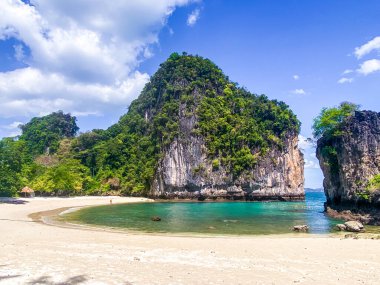 Tayland, Krabi 'deki Koh Hong' un hava görüntüsü.