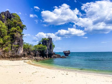 Tayland, Krabi 'deki Koh Hong' un hava görüntüsü.