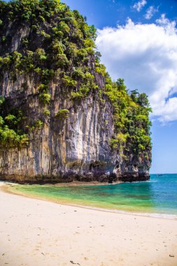 Tayland, Krabi 'deki Koh Hong' un hava görüntüsü.