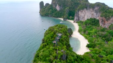 Tayland, Krabi 'deki Koh Hong' un hava görüntüsü.