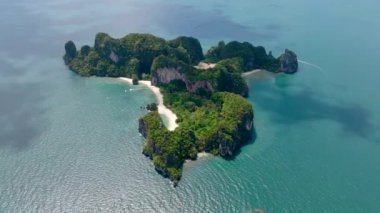 Tayland, Krabi 'deki Koh Hong' un hava görüntüsü.