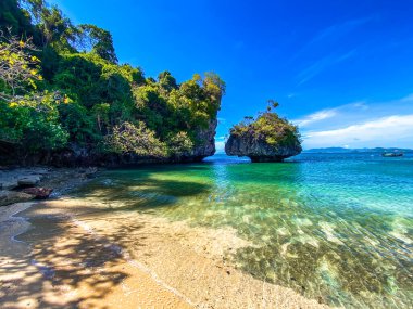 Tayland 'ın Krabi ilindeki Koh Phak Bia adası. Yüksek kalite fotoğraf