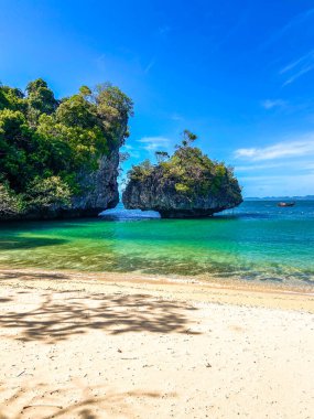 Tayland 'ın Krabi ilindeki Koh Phak Bia adası. Yüksek kalite fotoğraf