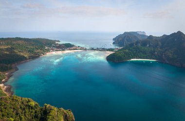 Koh Phi adalarındaki Loh Dalum ve Tonsai plajları, Krabi, Tayland, Güney Doğu Asya