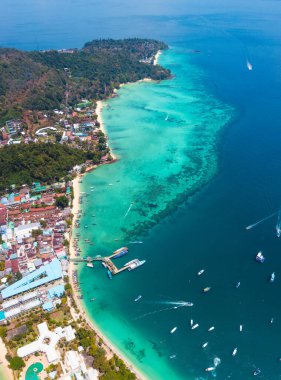 Koh Phi adalarındaki Loh Dalum ve Tonsai plajları, Krabi, Tayland, Güney Doğu Asya