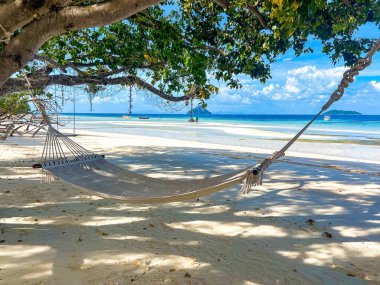 Laem Tong Sahili veya Koh Phi Phi 'deki Laemtong Körfezi, Krabi, Tayland, Güney Doğu Asya