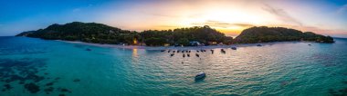 Laem Tong Sahili 'nin veya Koh Phi, Krabi, Tayland' daki Laemtong Körfezi 'nin havadan görüntüsü.