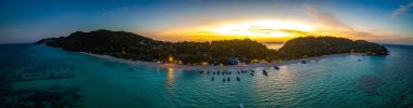 Laem Tong Sahili 'nin veya Koh Phi, Krabi, Tayland' daki Laemtong Körfezi 'nin havadan görüntüsü.