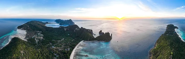 Vista Aérea Baía Loh Lana Pôr Sol Nas Ilhas Koh — Fotografia de Stock