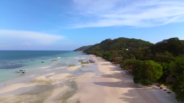 泰国Krabi Koh Phi Laem Tong海滩或Laemtong湾的空中景观 — 图库视频影像