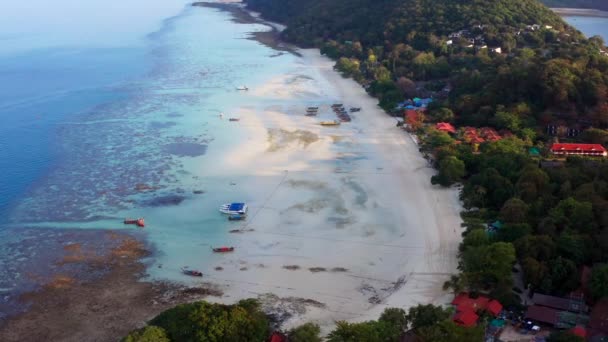 Pemandangan Udara Pantai Laem Tong Atau Teluk Laemtong Koh Phi — Stok Video