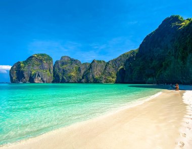 Maya Körfezi sahilden, Koh Phi Phi, Krabi, Tayland. Yüksek kalite fotoğraf