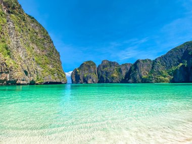 Maya Körfezi sahilden, Koh Phi Phi, Krabi, Tayland. Yüksek kalite fotoğraf