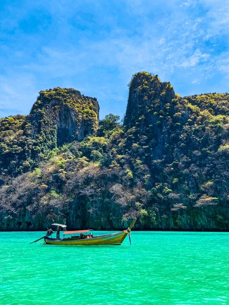 Maya Bay Från Den Långa Segelbåten Koh Phi Phi Krabi — Stockfoto