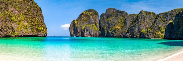 Maya Bay Vanaf Het Strand Koh Phi Phi Krabi Thailand — Stockfoto