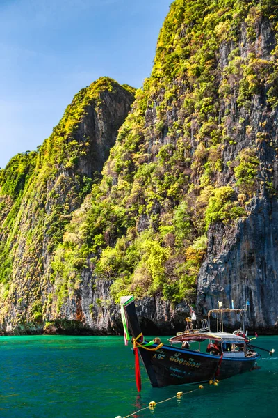 来自马雅湾的长尾船 在泰国克拉比的霍菲菲 高质量的照片 — 图库照片
