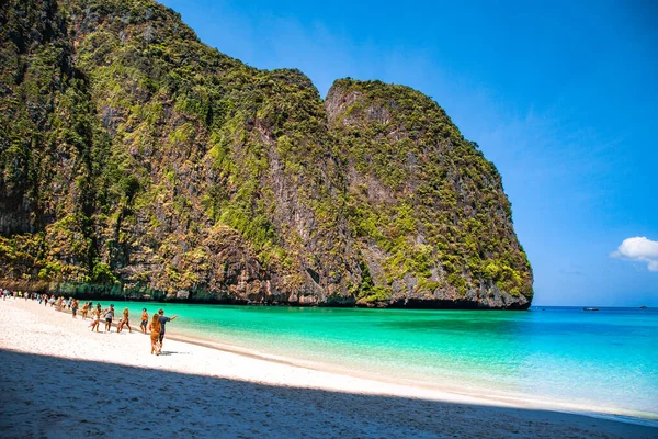 Maya Bay Vanaf Het Strand Koh Phi Phi Krabi Thailand — Stockfoto