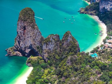 Tayland, Krabi 'deki Railay ve Phra nang Mağara Sahili' nin havadan görüntüsü.