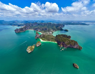 Tayland, Krabi 'deki Railay ve Phra nang Mağara Sahili' nin havadan görüntüsü.