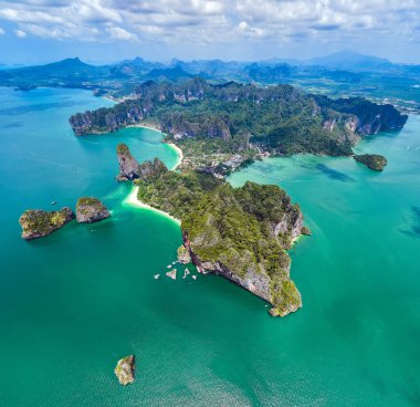 Tayland, Krabi 'deki Railay ve Phra nang Mağara Sahili' nin havadan görüntüsü.