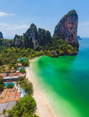 Tayland, Krabi 'deki Railay ve Phra nang Mağara Sahili' nin havadan görüntüsü.