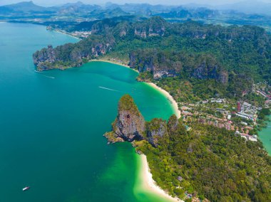 Tayland, Krabi 'deki Railay ve Phra nang Mağara Sahili' nin havadan görüntüsü.