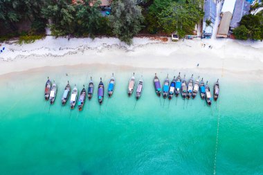 Tayland, Krabi 'deki Railay ve Phra nang Mağara Sahili' nin havadan görüntüsü.