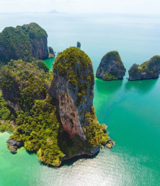 Tayland, Krabi 'deki Railay ve Phra nang Mağara Sahili' nin havadan görüntüsü.