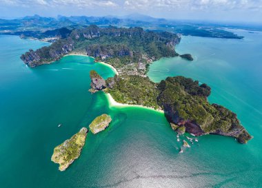 Tayland, Krabi 'deki Railay ve Phra nang Mağara Sahili' nin havadan görüntüsü.