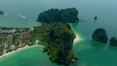 Tayland, Krabi 'deki Railay ve Phra nang Mağara Sahili' nin havadan görüntüsü.